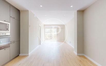 Living room of Flat for sale in  Barcelona Capital  with Air Conditioner, Heating and Balcony