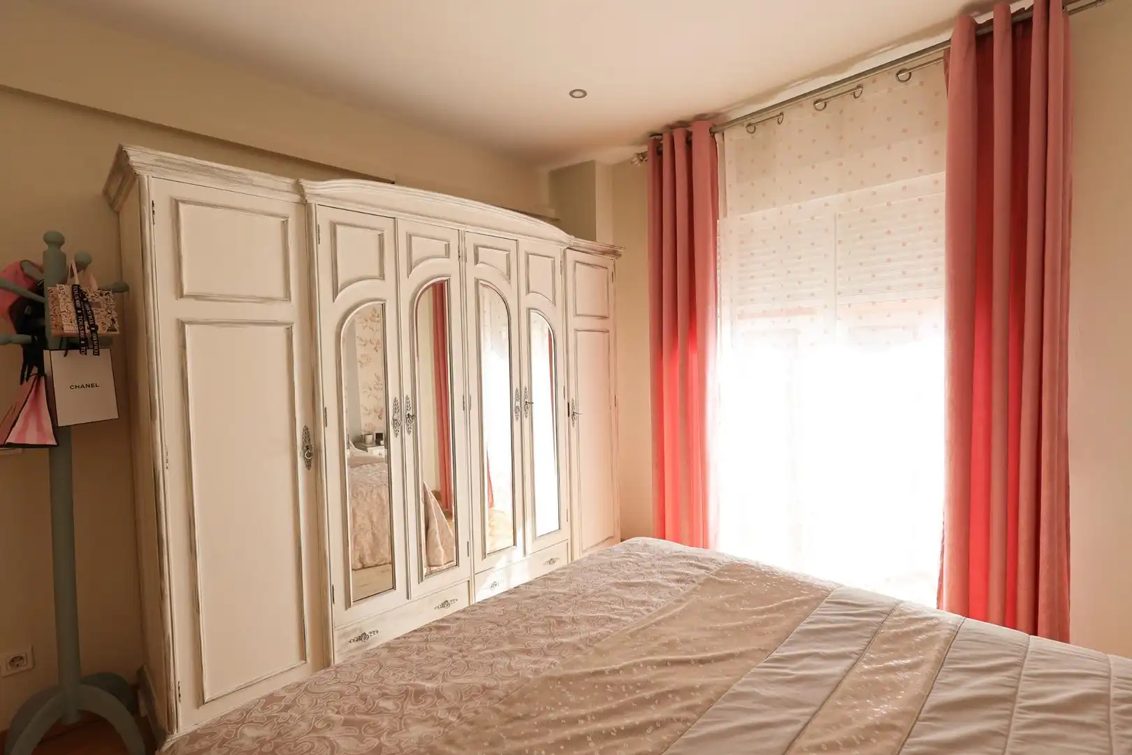 Dormitori de Casa adosada en venda en Cúllar Vega amb Calefacció, Jardí privat i Terrassa