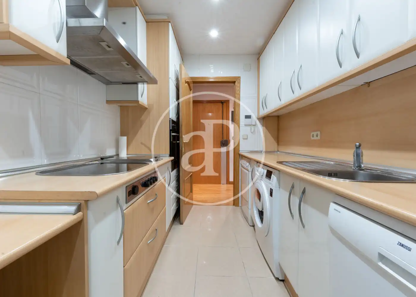 Flat for rent in Calle de María de Guzmán, Ríos Rosas - Nuevos Ministerios