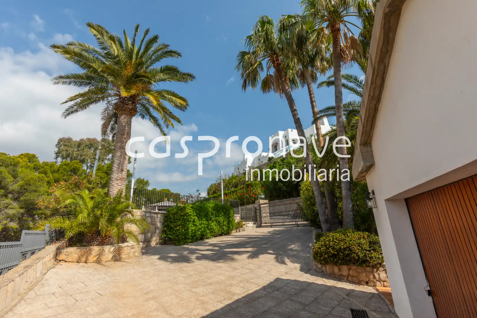 Vista exterior de Casa o xalet en venda en Oropesa del Mar / Orpesa amb Jardí privat, Terrassa i Piscina