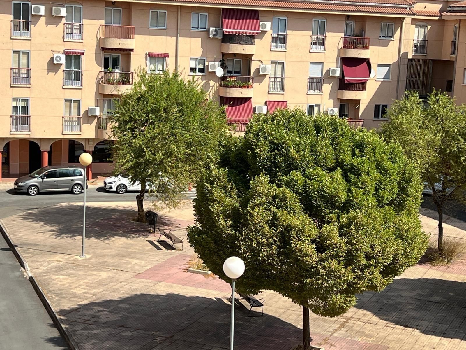 Vista exterior de Apartament de lloguer en Plasencia amb Terrassa