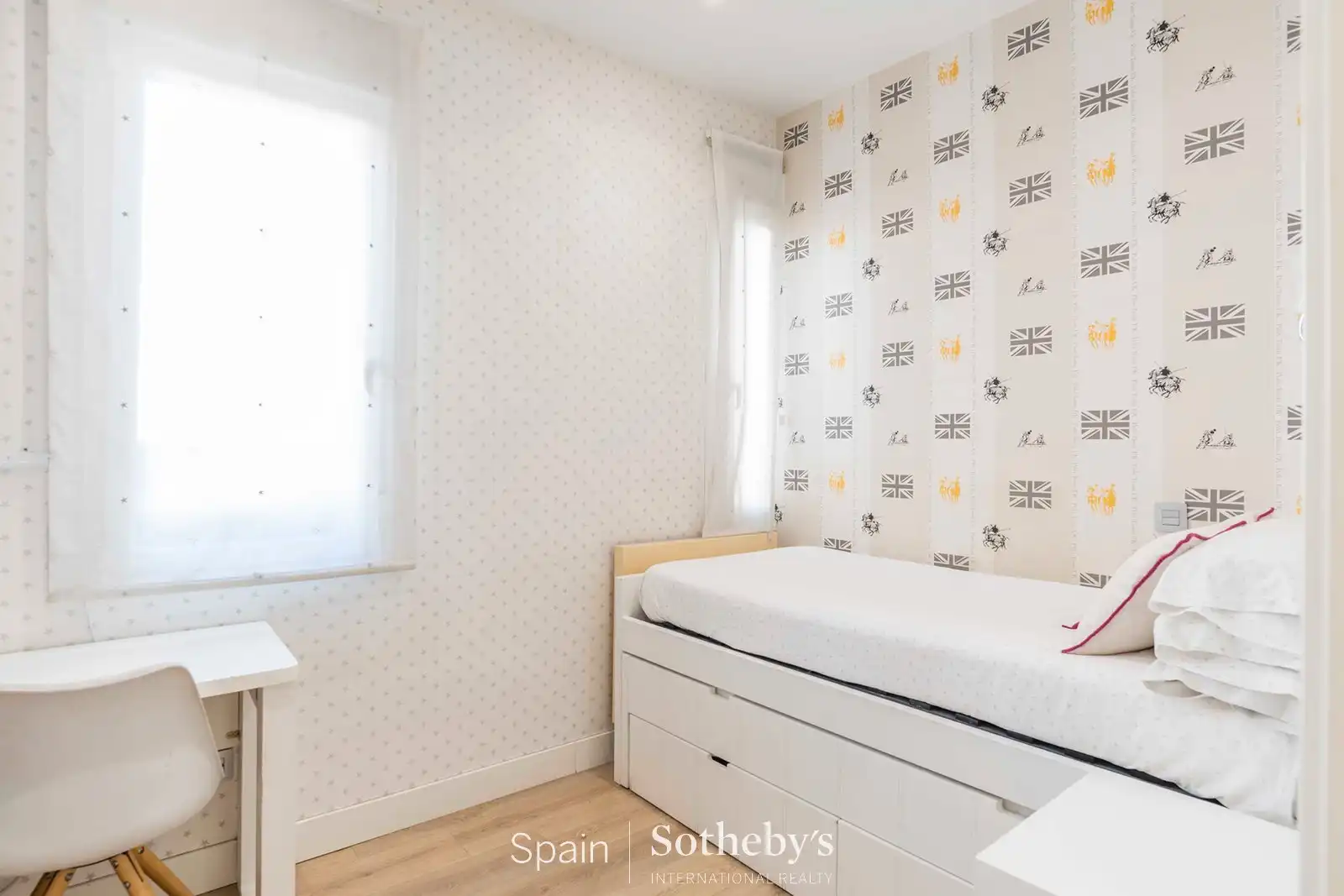 Dormitori de Apartament en venda en Madrid amb Aire condicionat, Calefacció i Terrassa