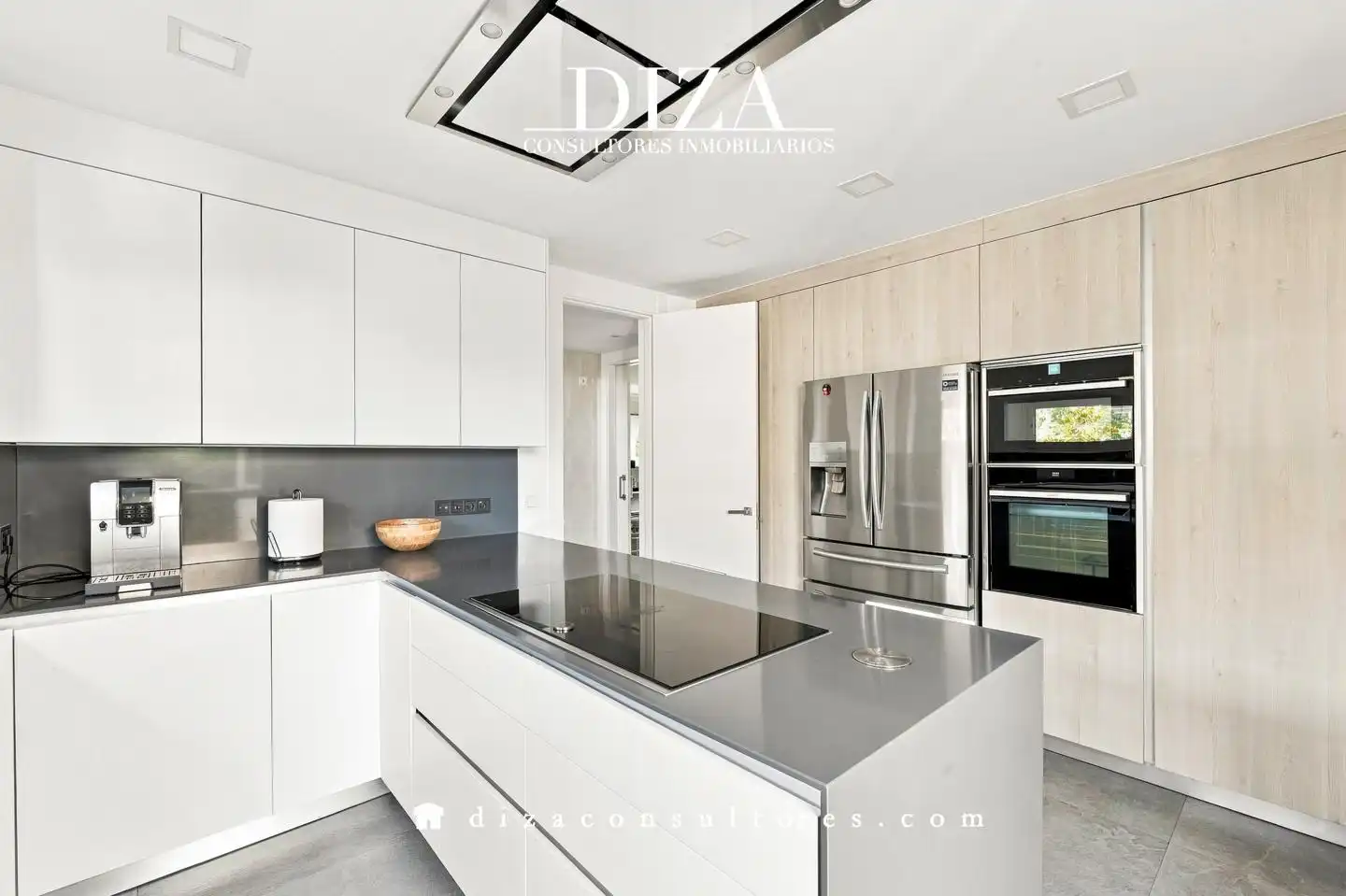 Kitchen of Houses for sale in La Moraleja  with Air Conditioner, Heating and Private garden