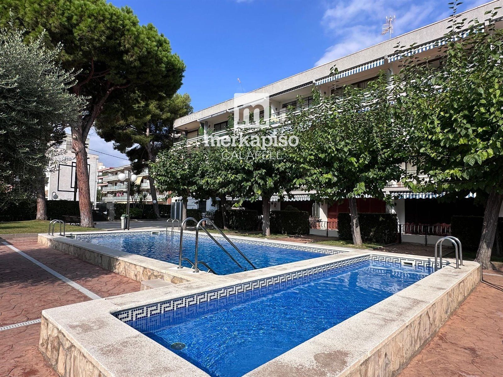 Exterior view of Flat for sale in Cunit  with Terrace, Swimming Pool and Community pool
