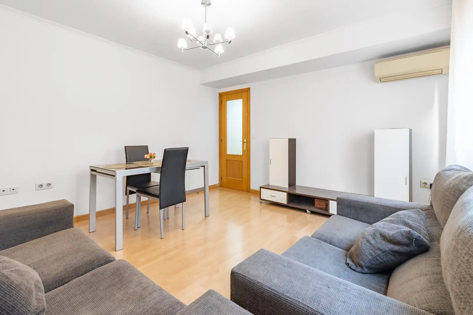 Sala d'estar de Pis en venda en Valencia amb Aire condicionat, Parquet i Moblat