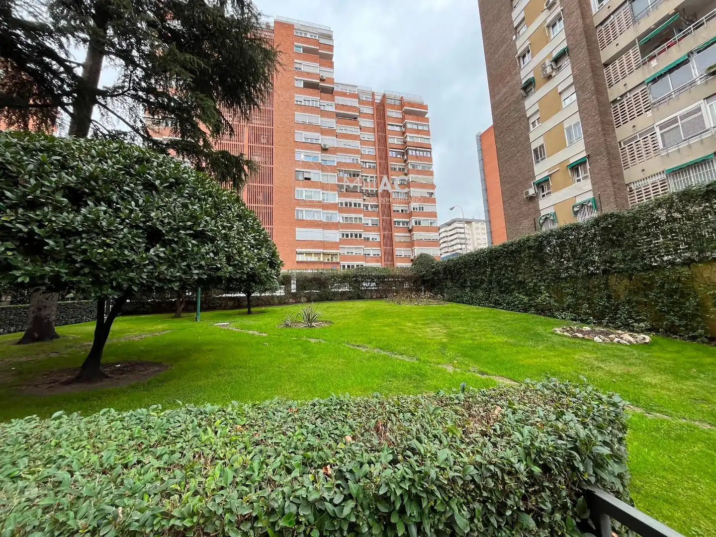 Vista exterior de Piso en venta en Madrid con Calefacción, Terraza y Piscina
