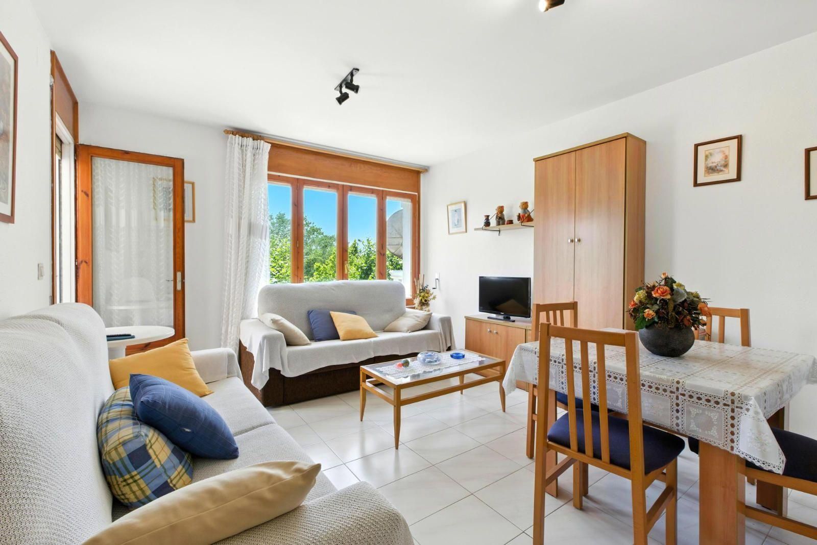 Sala d'estar de Apartament en venda en Empuriabrava amb Terrassa, Piscina i Moblat
