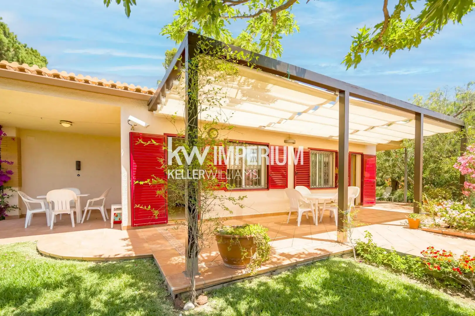 Vista exterior de Casa o xalet en venda en Cambrils amb Aire condicionat, Calefacció i Jardí privat