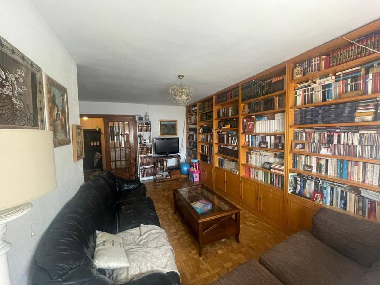 Sala d'estar de Pis en venda en León Capital  amb Calefacció, Parquet i Terrassa
