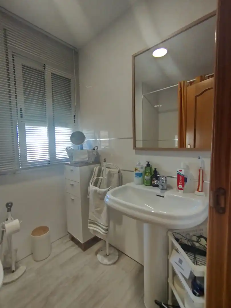 Badezimmer von Dachboden zum Verkauf in Albolote mit Terrasse, Abstellraum und Möbliert