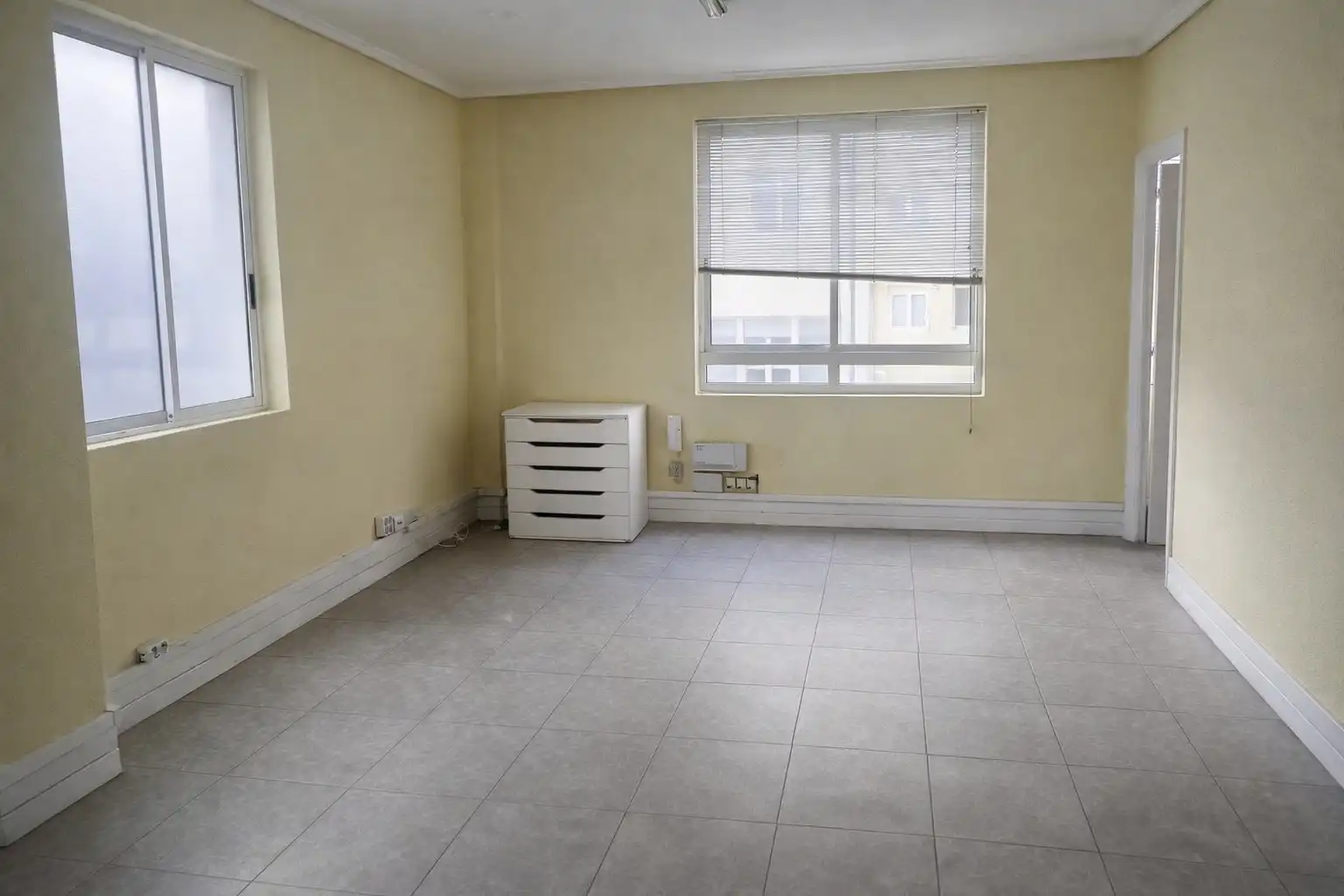 Schlafzimmer von Büro zur Miete in Santander