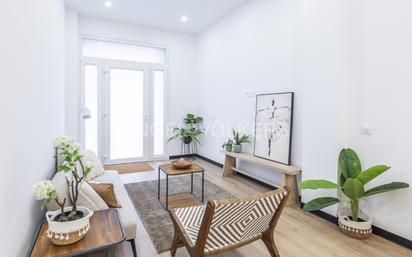 Sala d'estar de Apartament en venda en  Madrid Capital amb Aire condicionat i Calefacció