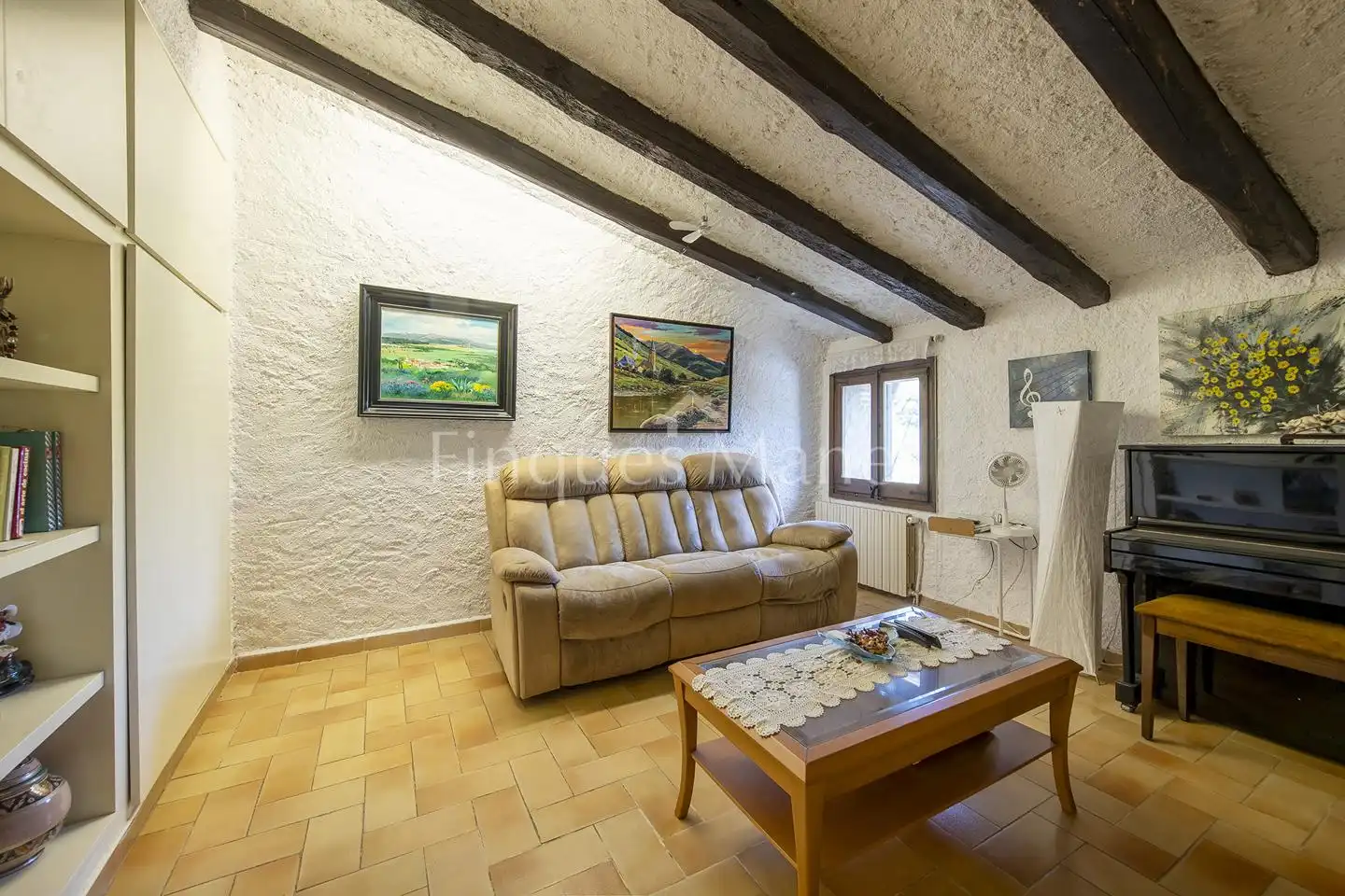 Sala d'estar de Finca rústica en venda en La Cellera de Ter amb Calefacció, Jardí privat i Terrassa