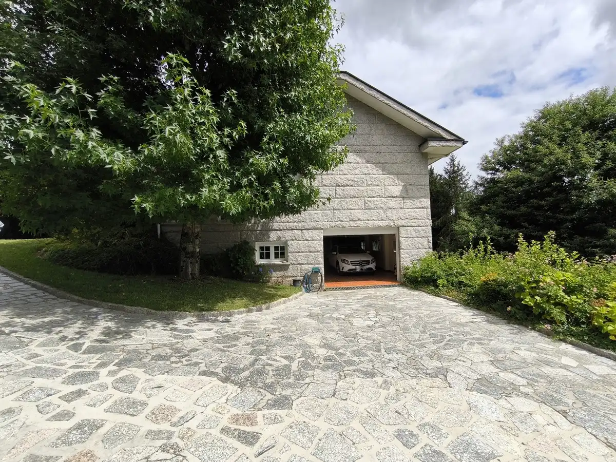 Vista exterior de Casa o chalet en venta en Vilagarcía de Arousa con Calefacción, Jardín privado y Parquet