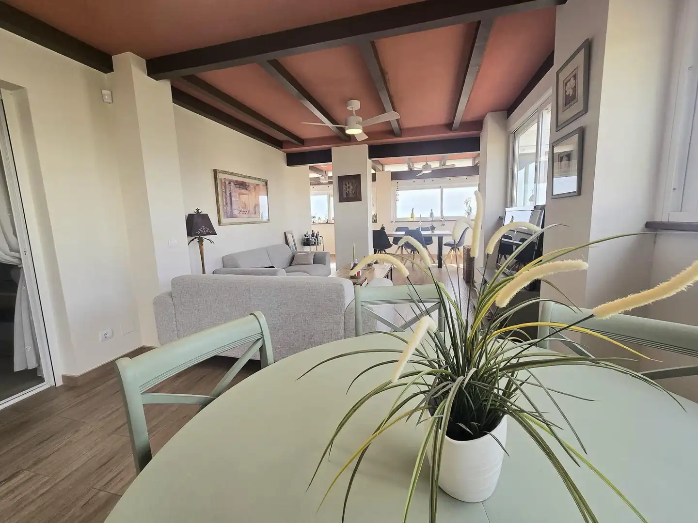 Sala de estar de Ático en venta en Benalmádena con Aire acondicionado, Terraza y Trastero