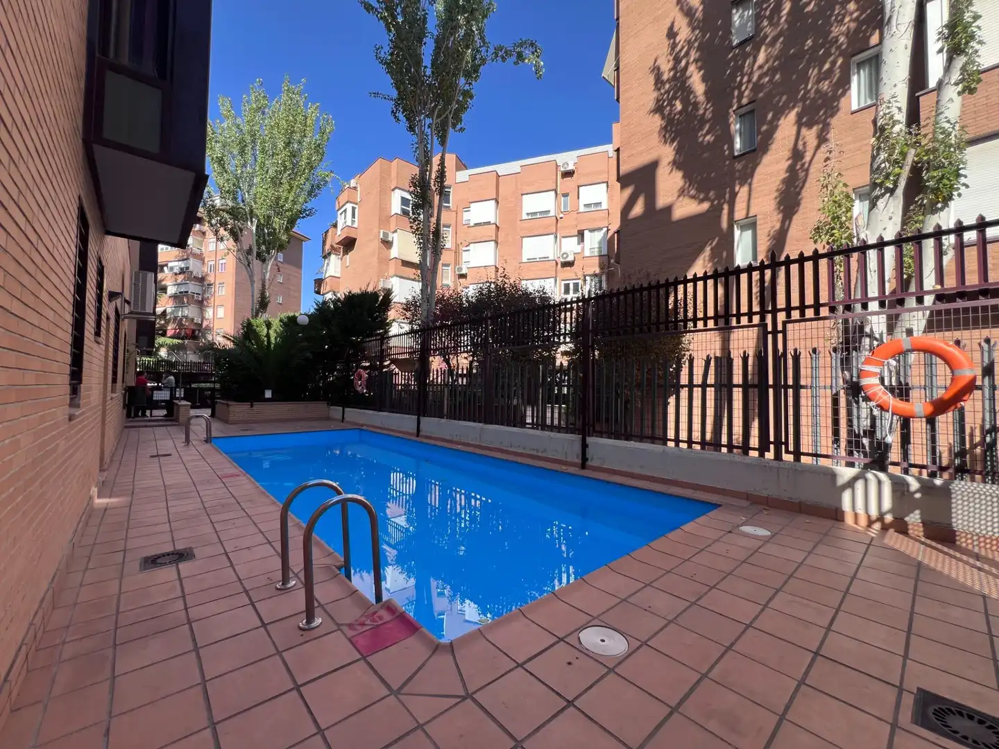 Swimming pool of Flat for rent in Madrid  with Air Conditioner, Heating and Private garden