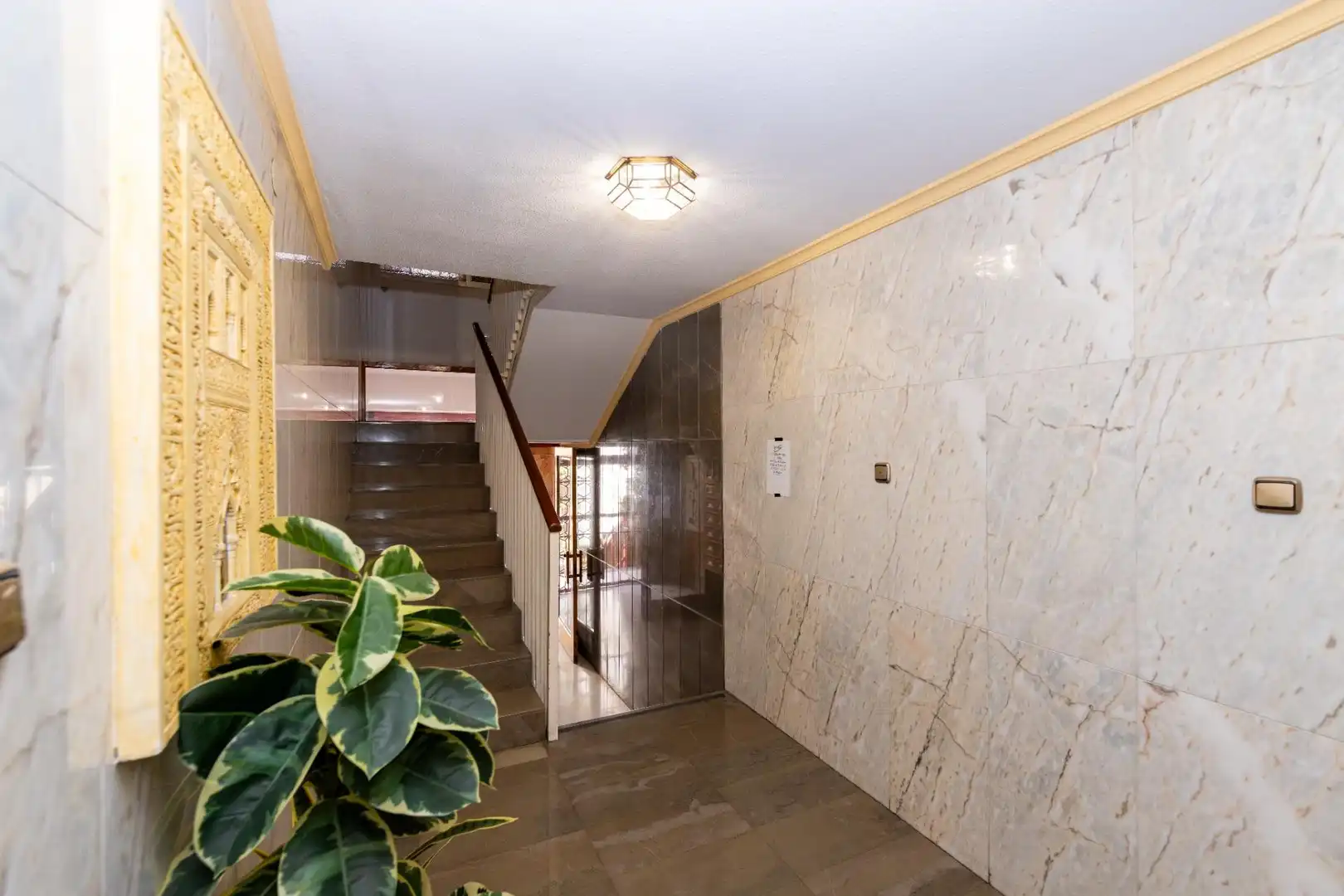 Flat for sale in Granada  with Air Conditioner and Private garden