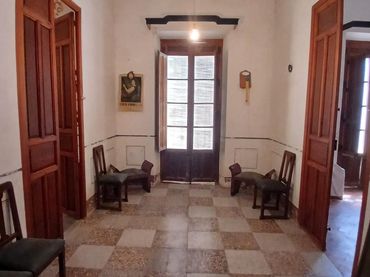 House with garden for sale in Algueña