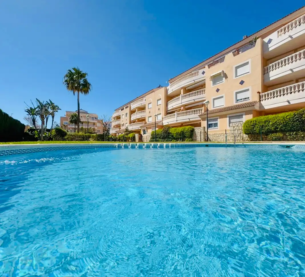 Außenansicht von Erdgeschoss zum Verkauf in Dénia mit Klimaanlage, Heizung und Privatgarten