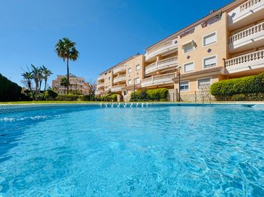 Baixos amb piscina en venda a El Puerto