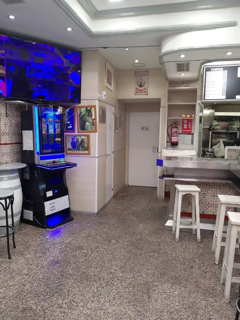 Local comercial en venta en Calle de Santiago Apóstol 9, imagen 5