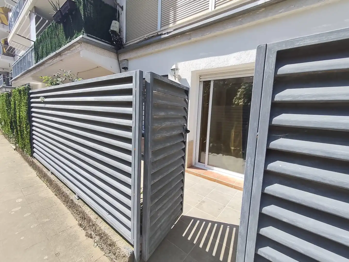 Vista exterior de Pis en venda en Santa Susanna amb Terrassa i Piscina comunitària