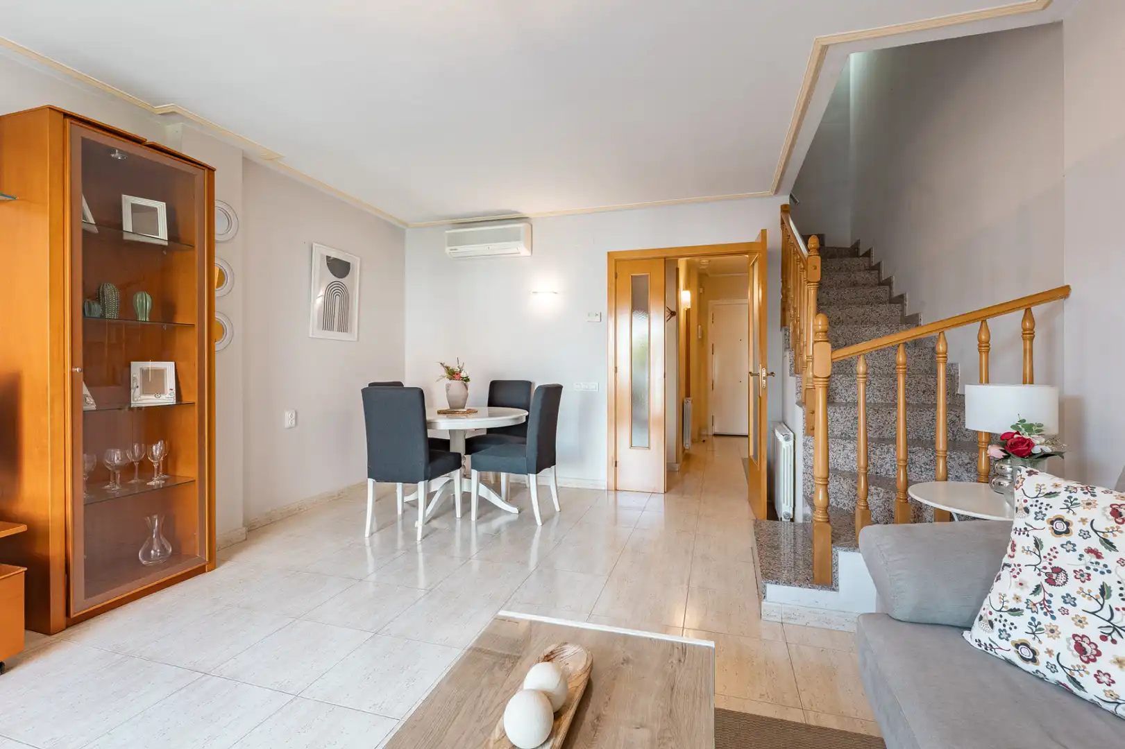 Sala de estar de Casa adosada en venta en Martorell con Aire acondicionado, Calefacción y Jardín privado