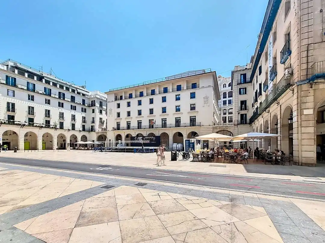 Büro zur Miete in Plaça de l'Ajuntament, Casco Antiguo - Sta. Cruz - Ayuntamiento