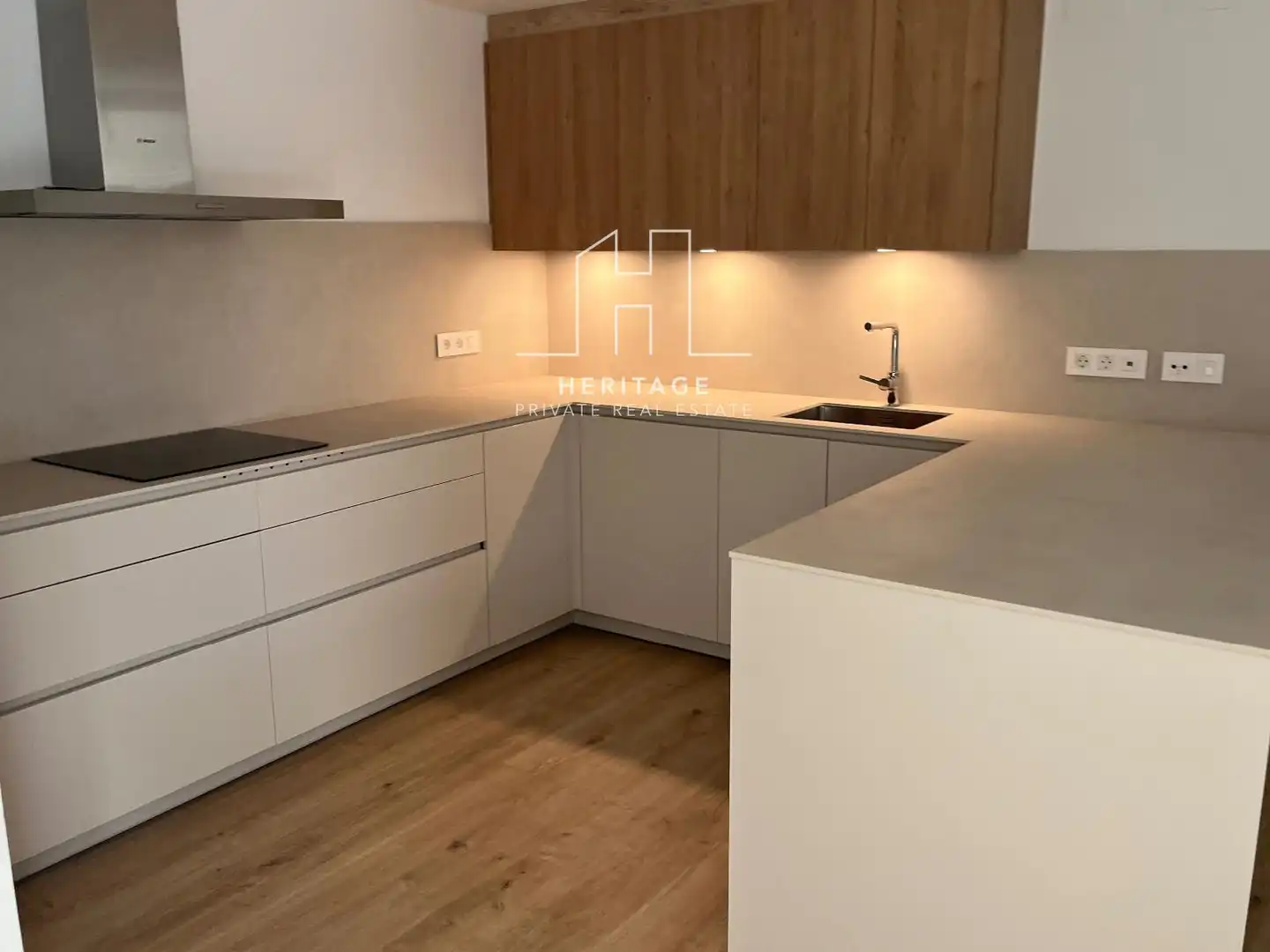 Cocina de Casa adosada de alquiler en Tiana con Aire acondicionado, Calefacción y Jardín privado