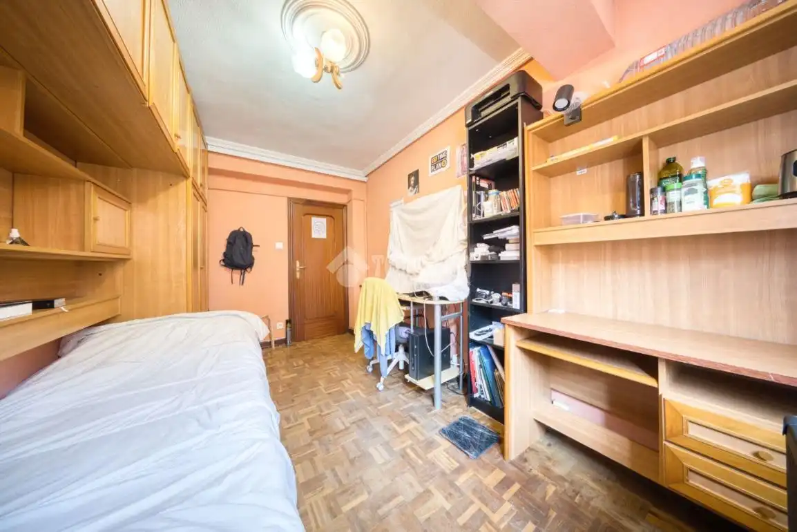Bedroom of Flat for sale in Valladolid  with Heating, Parquet flooring and Furnished