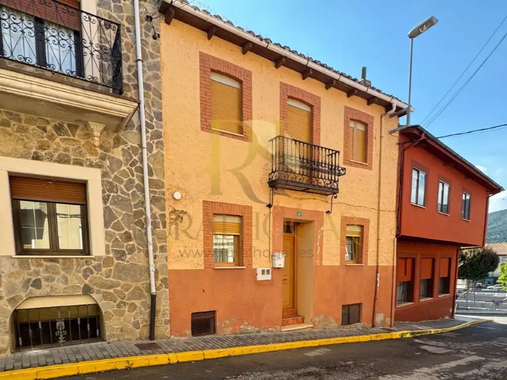 Casa en venta en Boñar, imagen 2