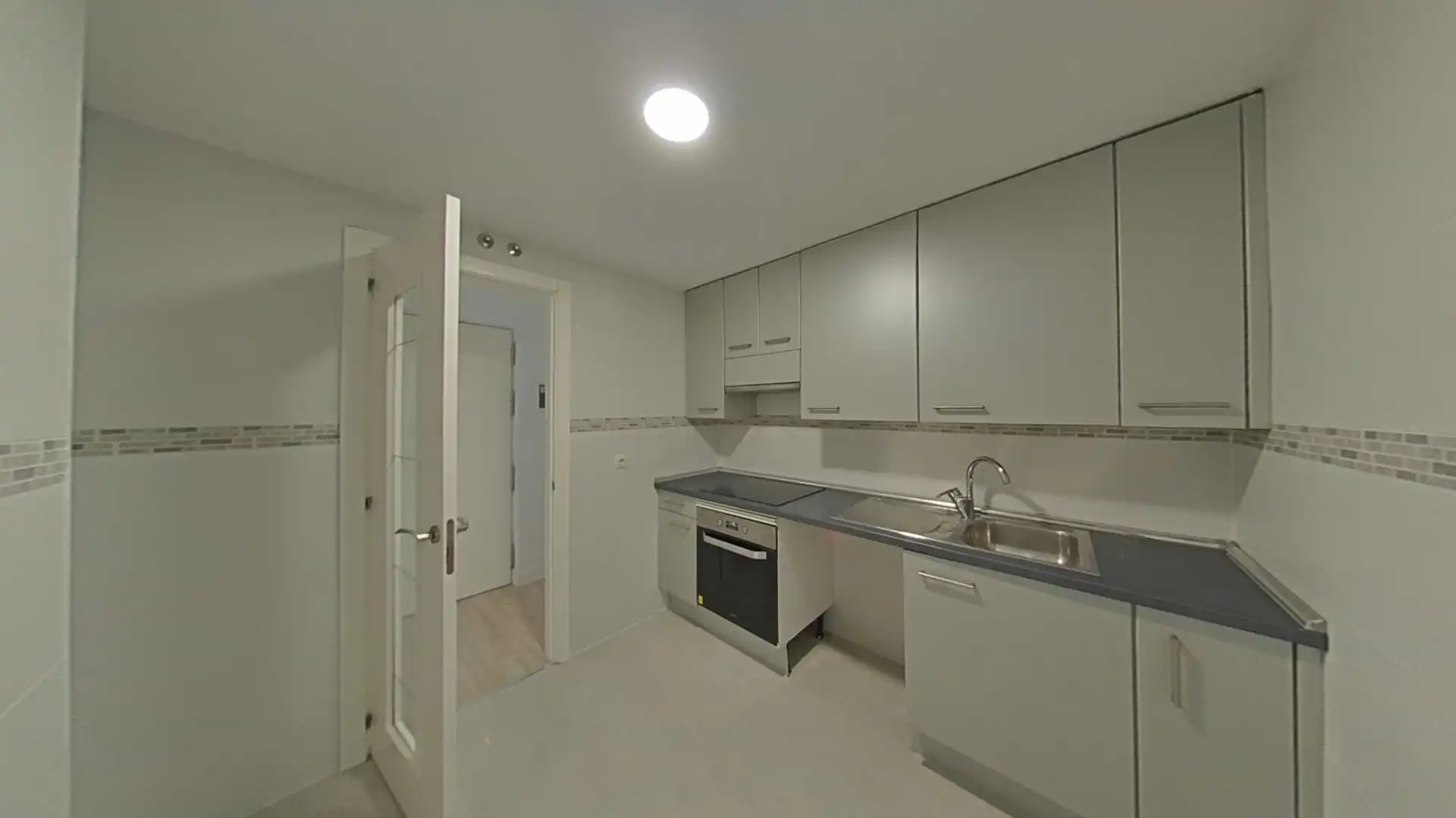 Kitchen of Flat for sale in Madrid  with Air Conditioner, Heating and Parquet flooring