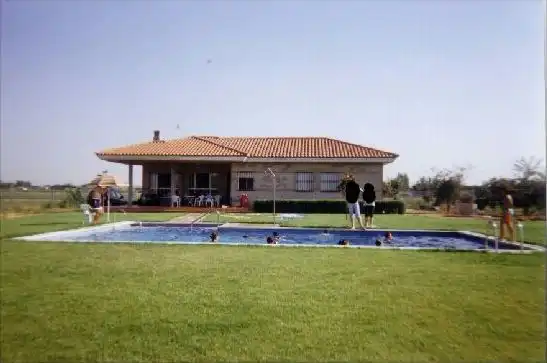 Chalet con piscina en venta en Don Benito