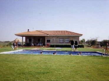 Detached house with pool for sale in Don Benito