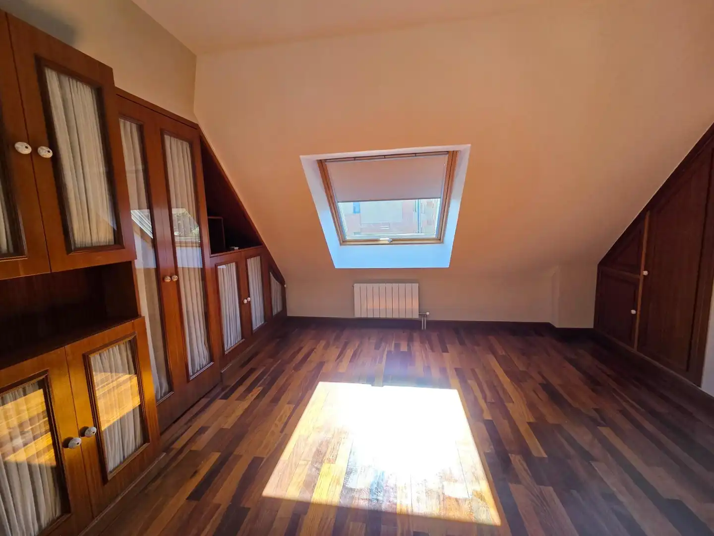 Schlafzimmer von Dachboden zur Miete in Santander mit Heizung, Privatgarten und Parkett