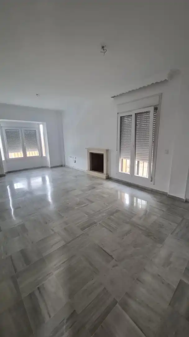 Sala d'estar de Casa o xalet en venda en Algeciras amb Calefacció, Jardí privat i Terrassa