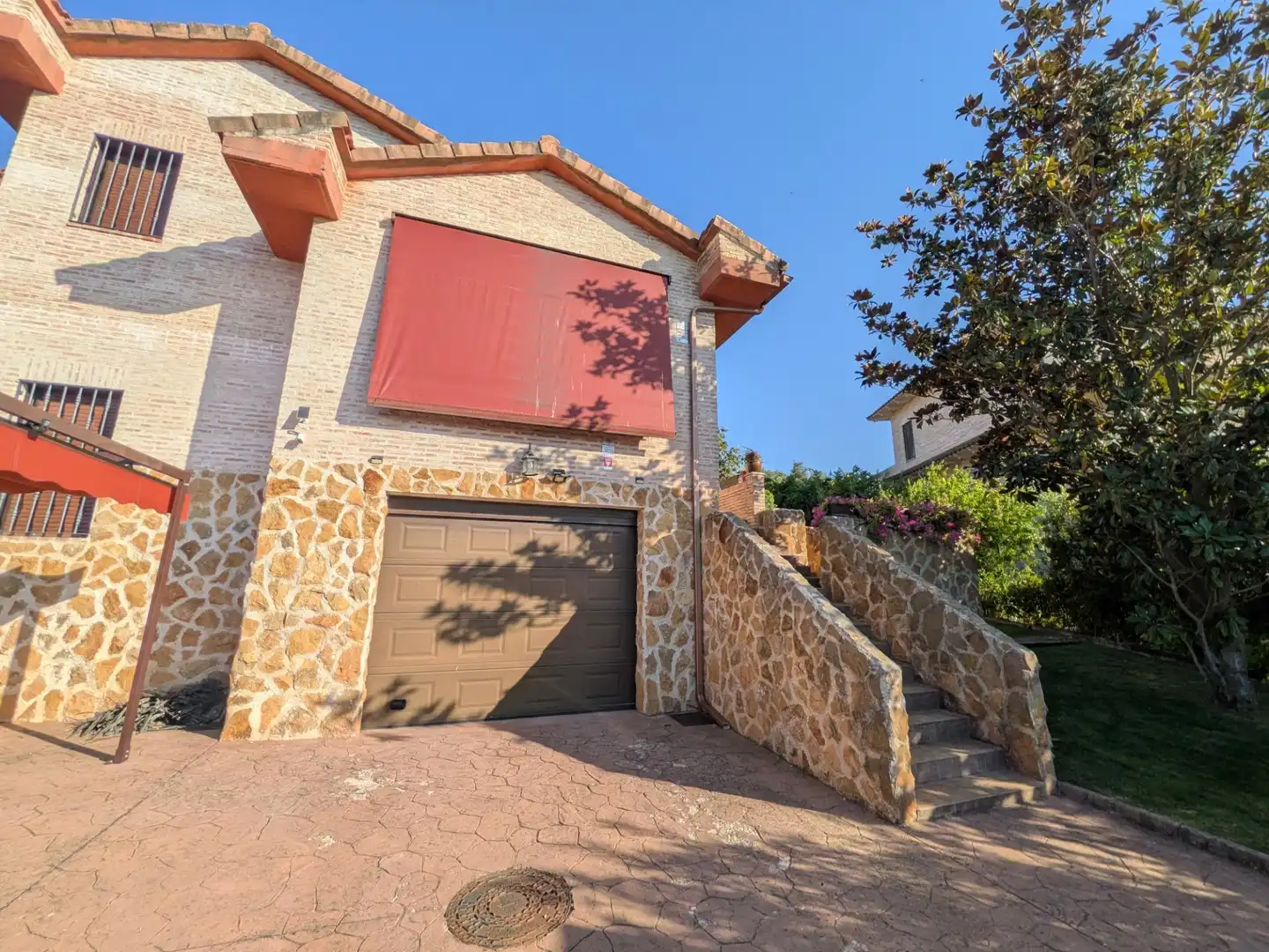 Vista exterior de Casa o xalet en venda en Valdeaveruelo amb Aire condicionat, Calefacció i Jardí privat