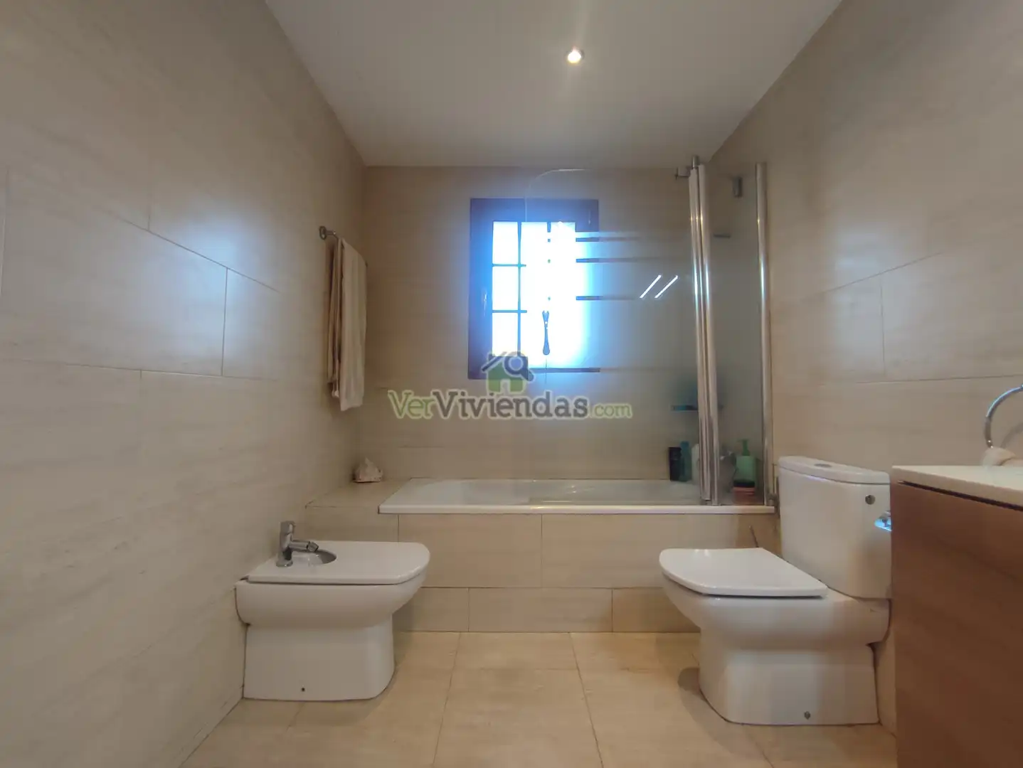Baño de Casa o chalet en venta en Vallirana con Aire acondicionado, Calefacción y Jardín privado