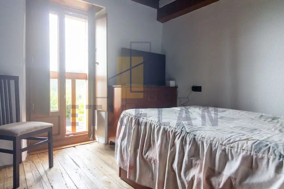 Dormitori de Finca rústica en venda en Ermua amb Calefacció, Jardí privat i Moblat