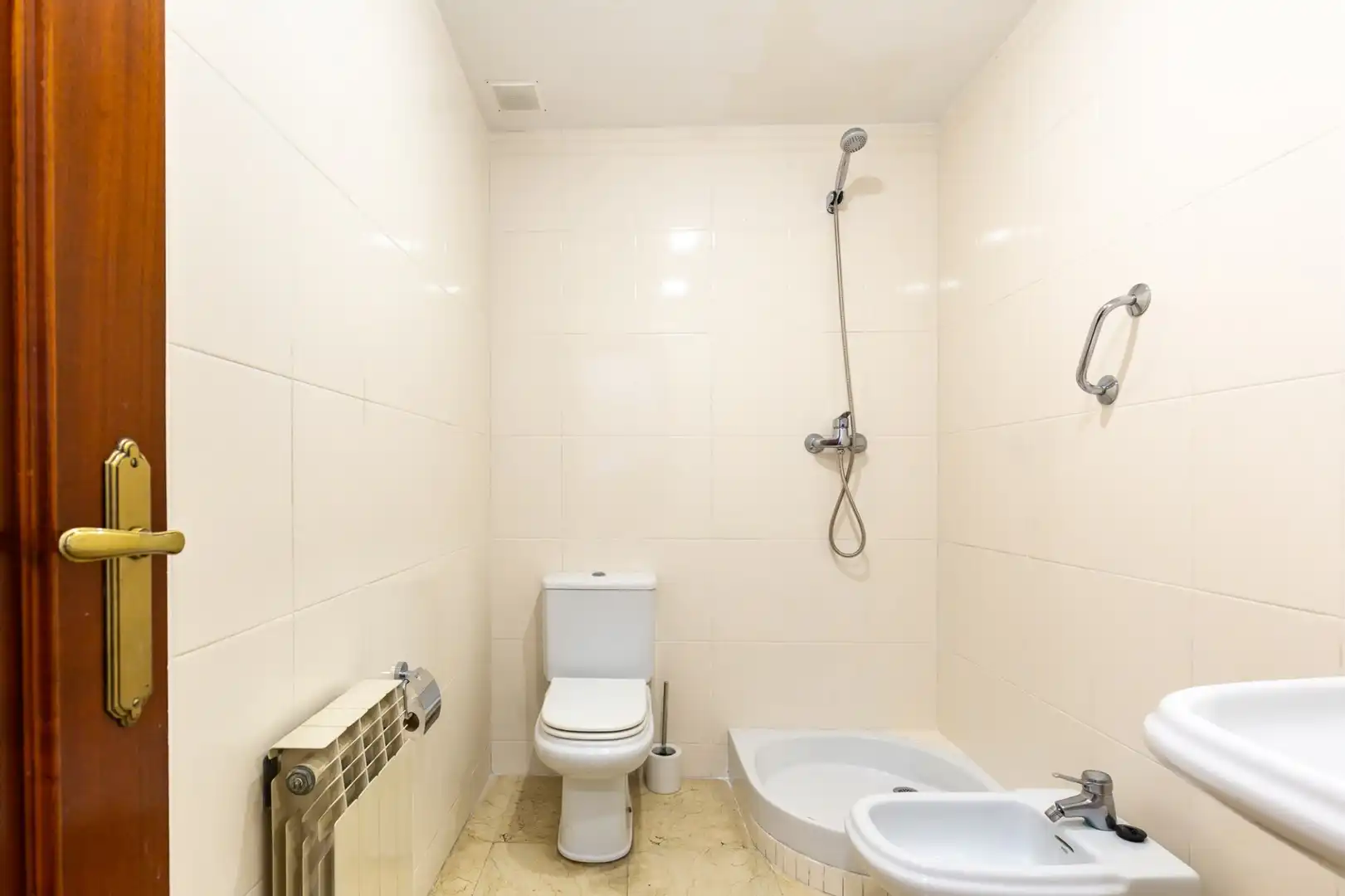 Badezimmer von Wohnung zum Verkauf in Sant Just Desvern mit Klimaanlage, Heizung und Terrasse