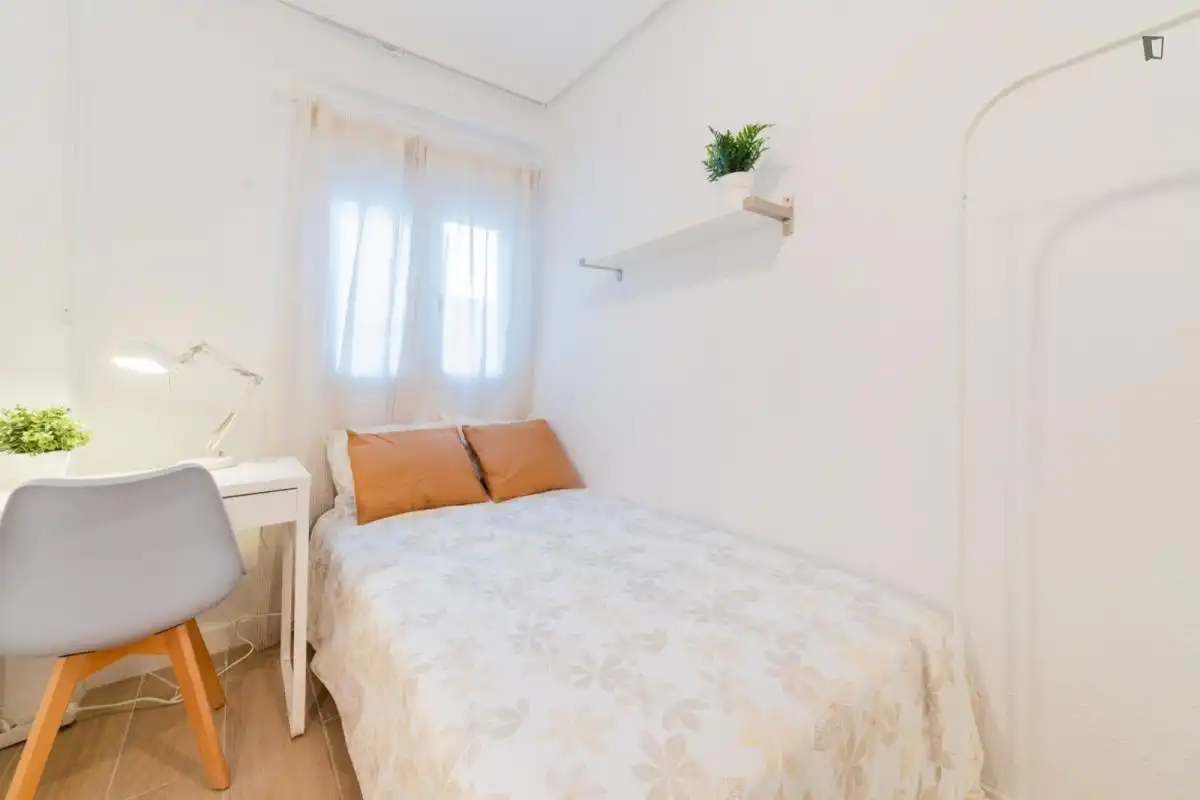 Bedroom of Apartments for share in  Valencia Capital  with Furnished, Washing machine and Microwave