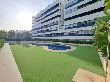 Ground floor with pool for sale in Calle Calle Vista África