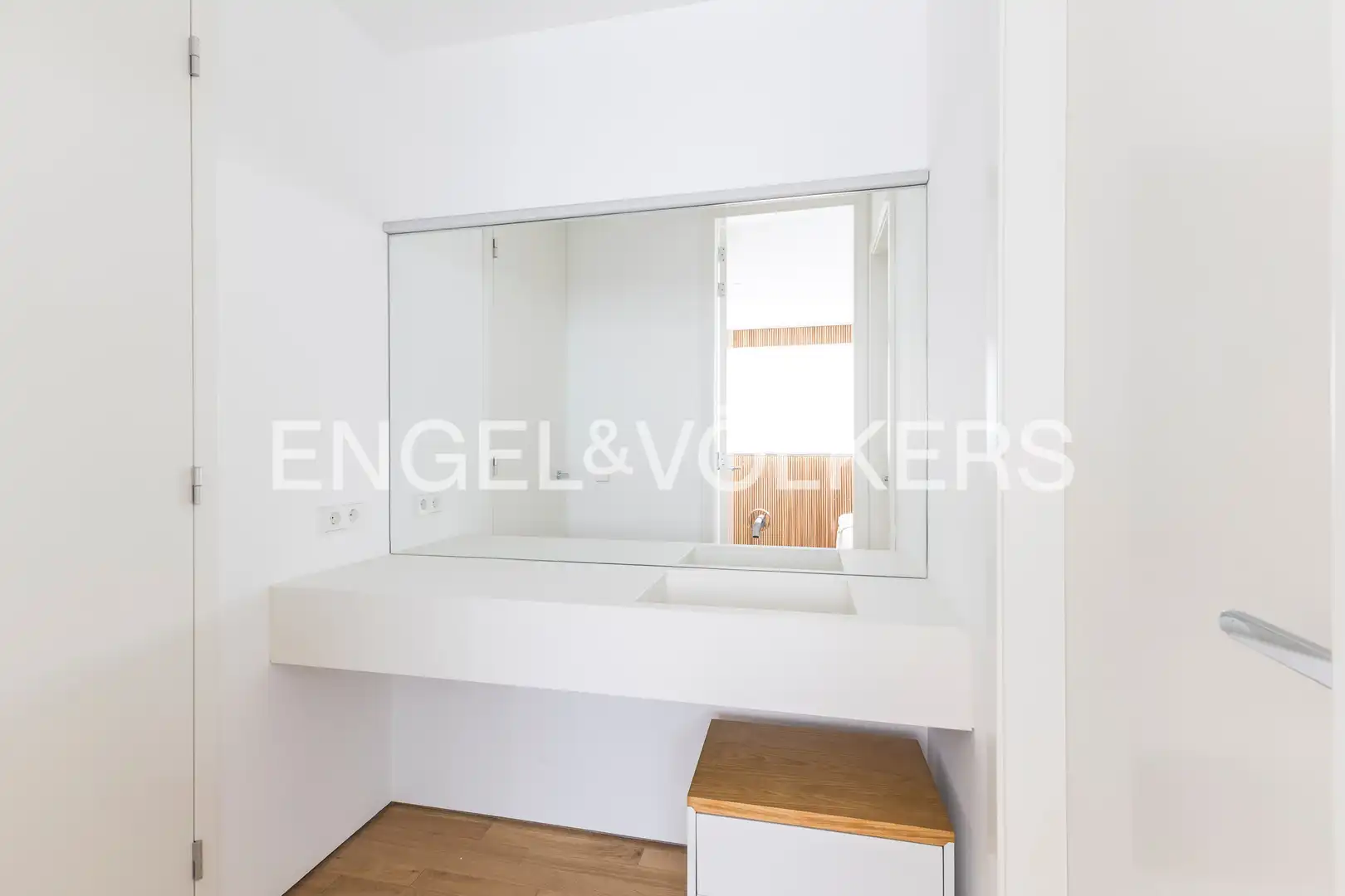 Baño de Piso en venta en Madrid con Aire acondicionado, Calefacción y Jardín privado