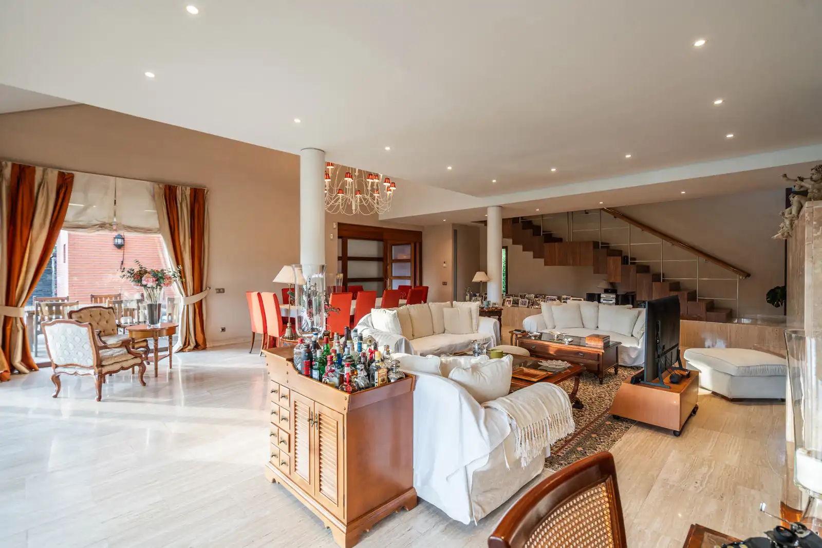 Sala d'estar de Casa o xalet en venda en Las Rozas de Madrid amb Aire condicionat, Calefacció i Jardí privat