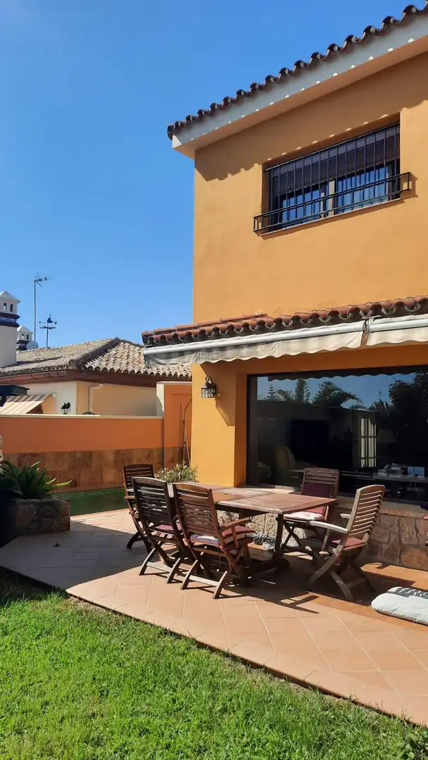 Terrassa de Casa adosada en venda en El Puerto de Santa María amb Aire condicionat, Calefacció i Jardí privat