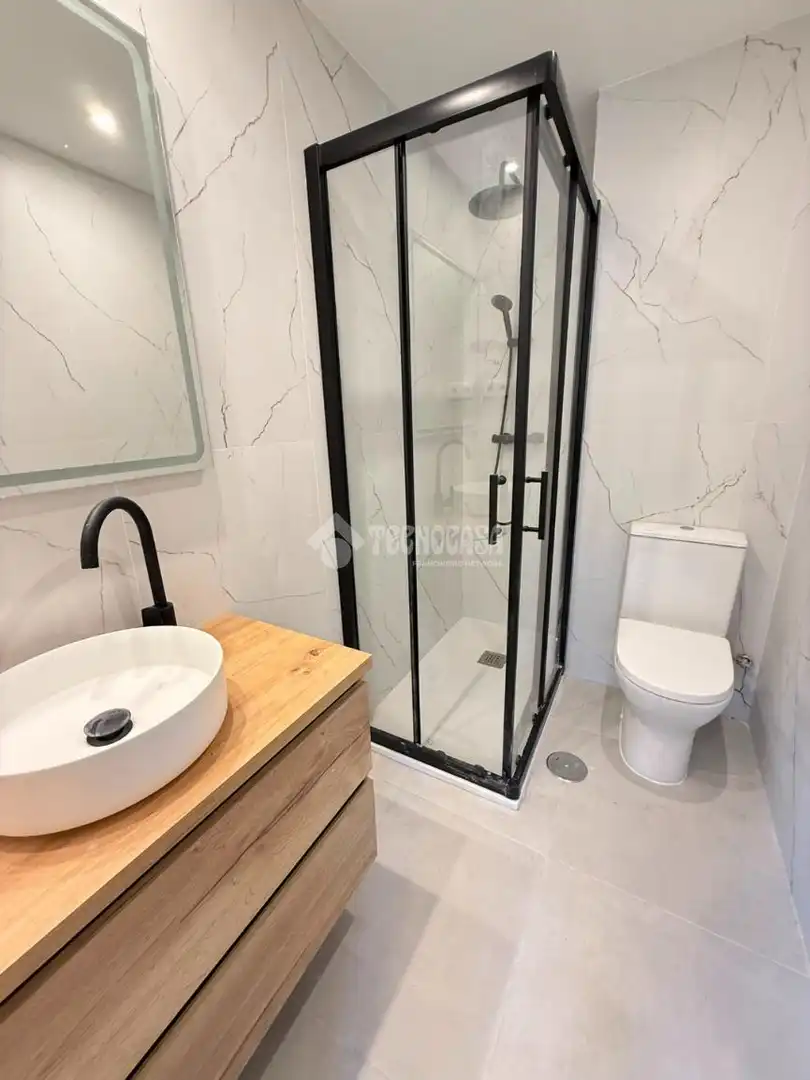 Bathroom of Flat for sale in Getafe  with Air Conditioner and Heating
