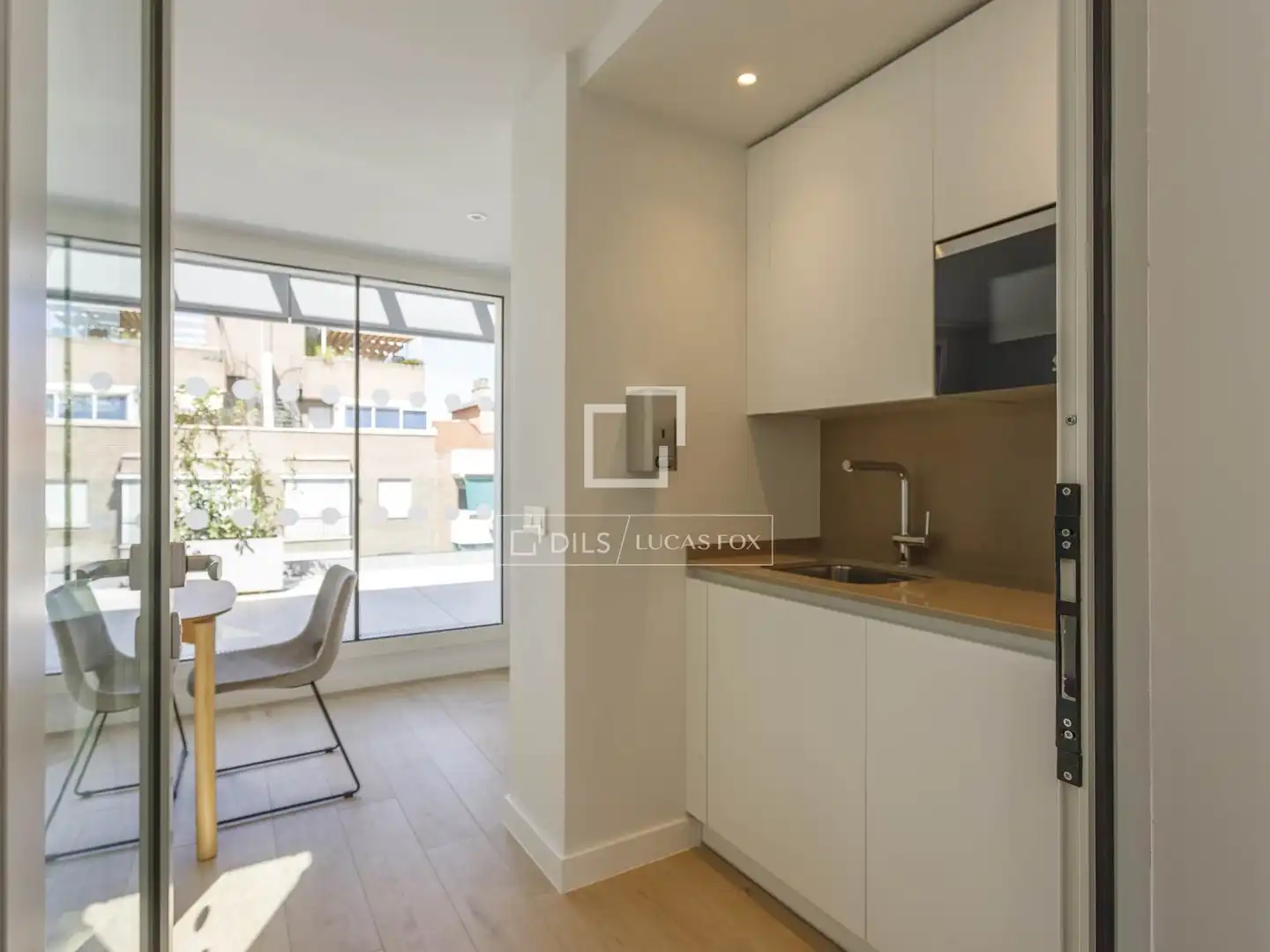 Kitchen of Flat for rent in Madrid  with Air Conditioner, Heating and Parquet flooring