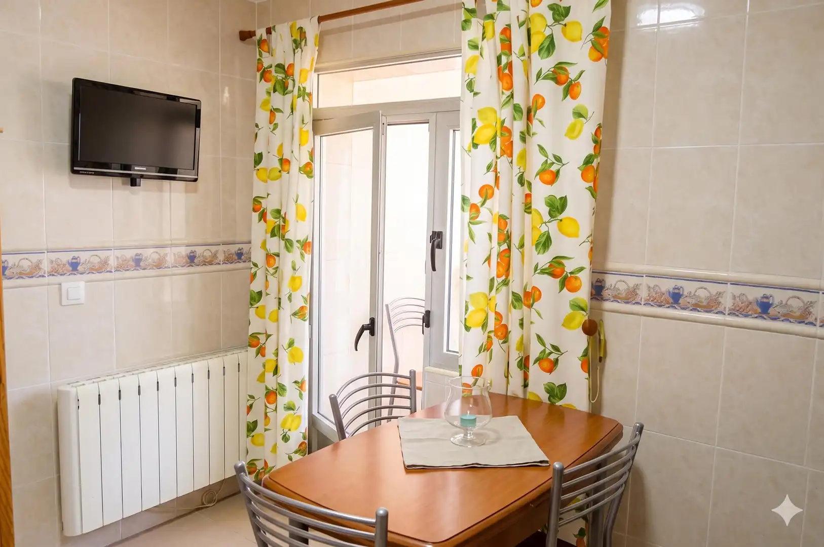 Cocina de Piso en venta en Sierra de Fuentes con Balcón