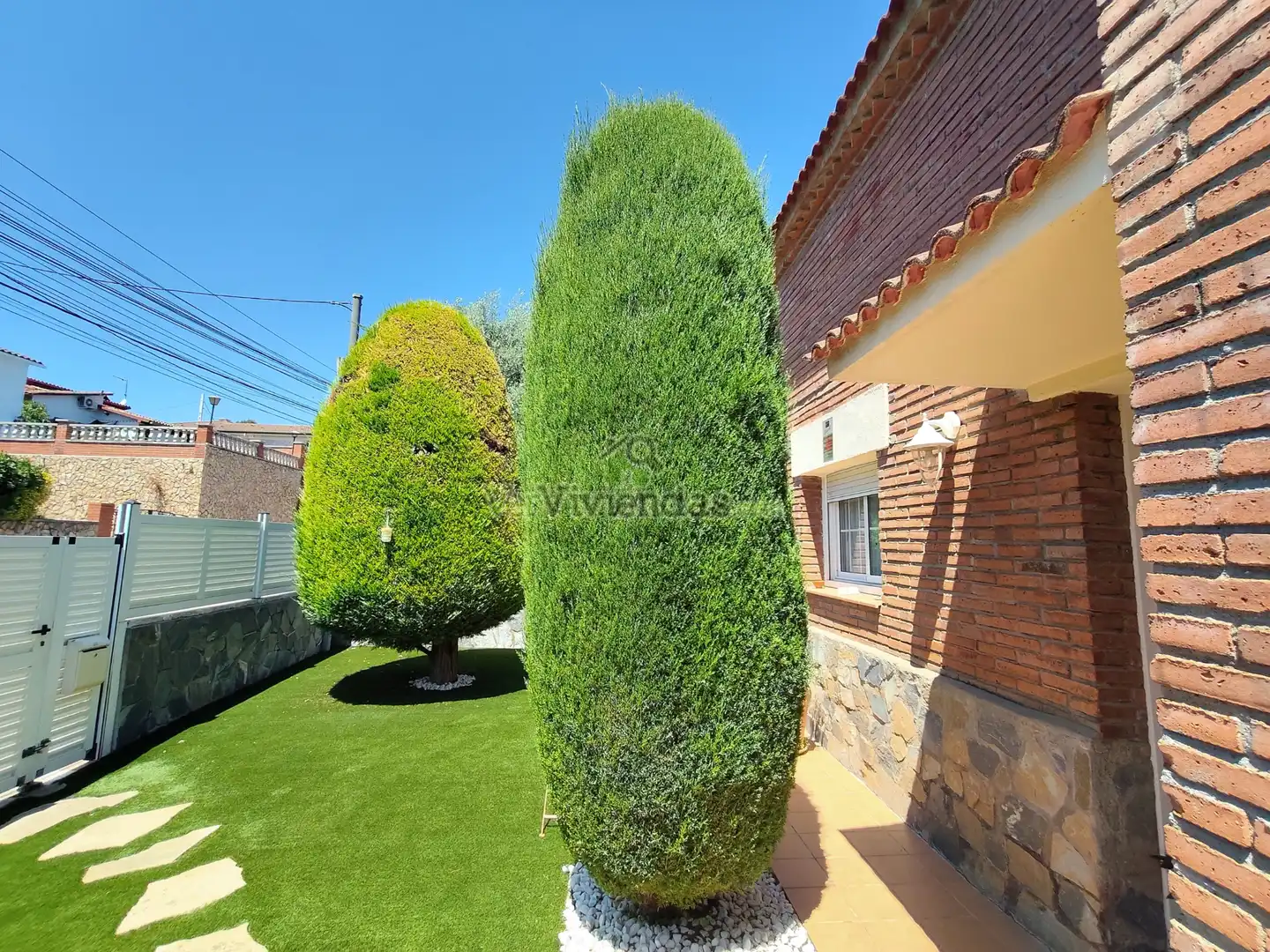 Vista exterior de Casa o xalet en venda en Esparreguera amb Aire condicionat, Calefacció i Jardí privat