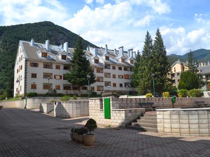 Vista exterior de Dúplex en venda en Villanúa amb Calefacció, Traster i Moblat